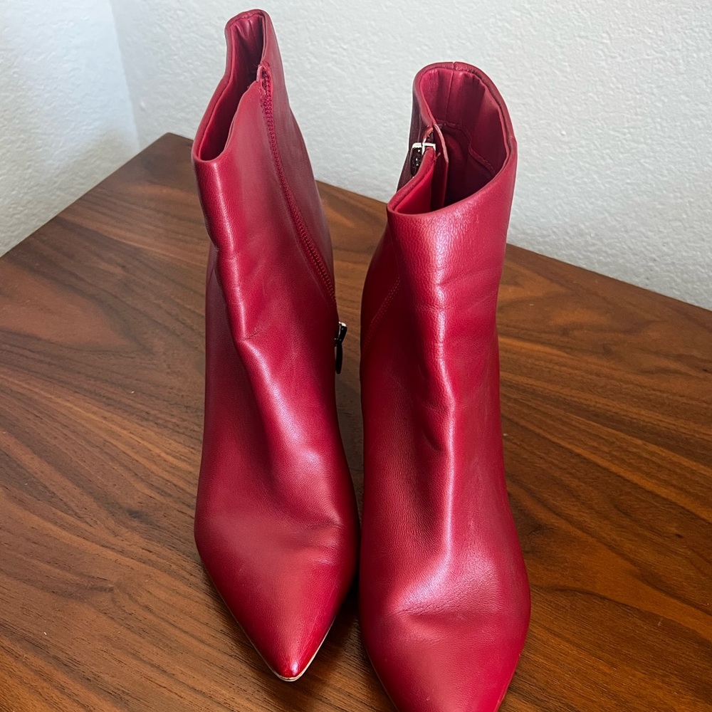 Elegant Marc Fisher Leather Red Ankle Booties